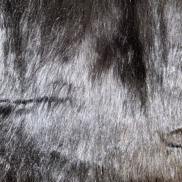 Black Faux Fur Oversized Vest - Picture 5 of 5